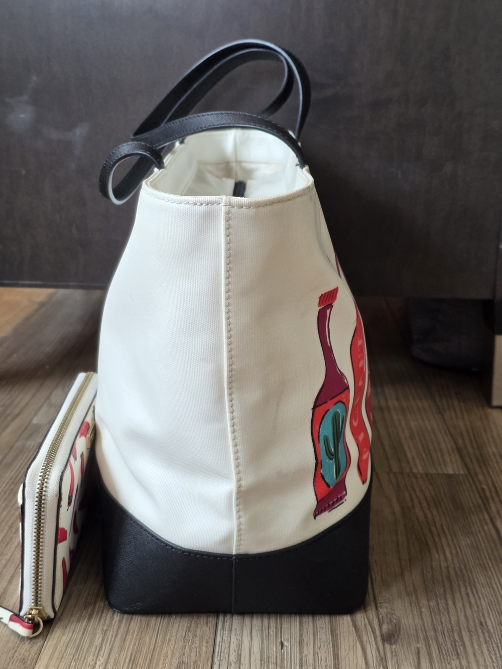 Kate Spade Extra Spicy Hot Sauce Remmi Tote and matching Chili Pepper Zip Wallet - Picture 7 of 12